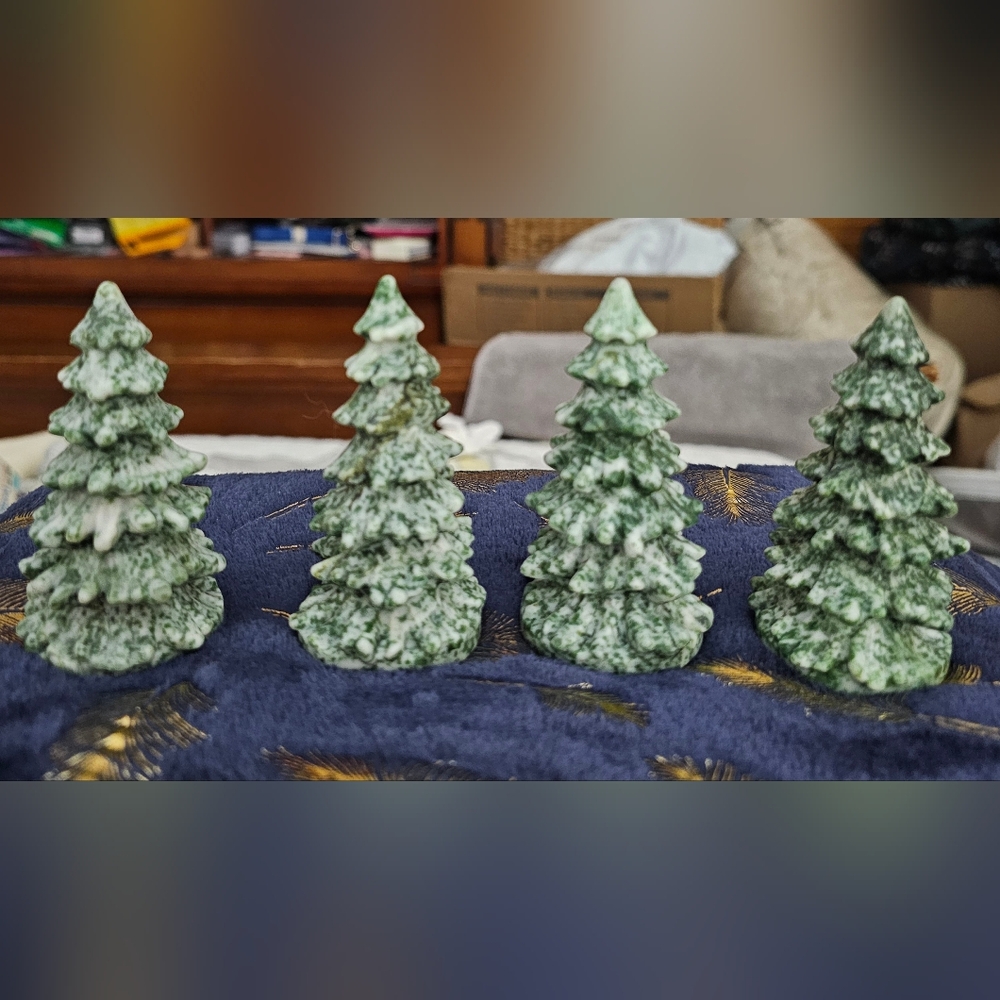 8cm tall, 109 - 120 grams, Carved 🎄Agate Christmas Trees🎄! Price per each!🎄